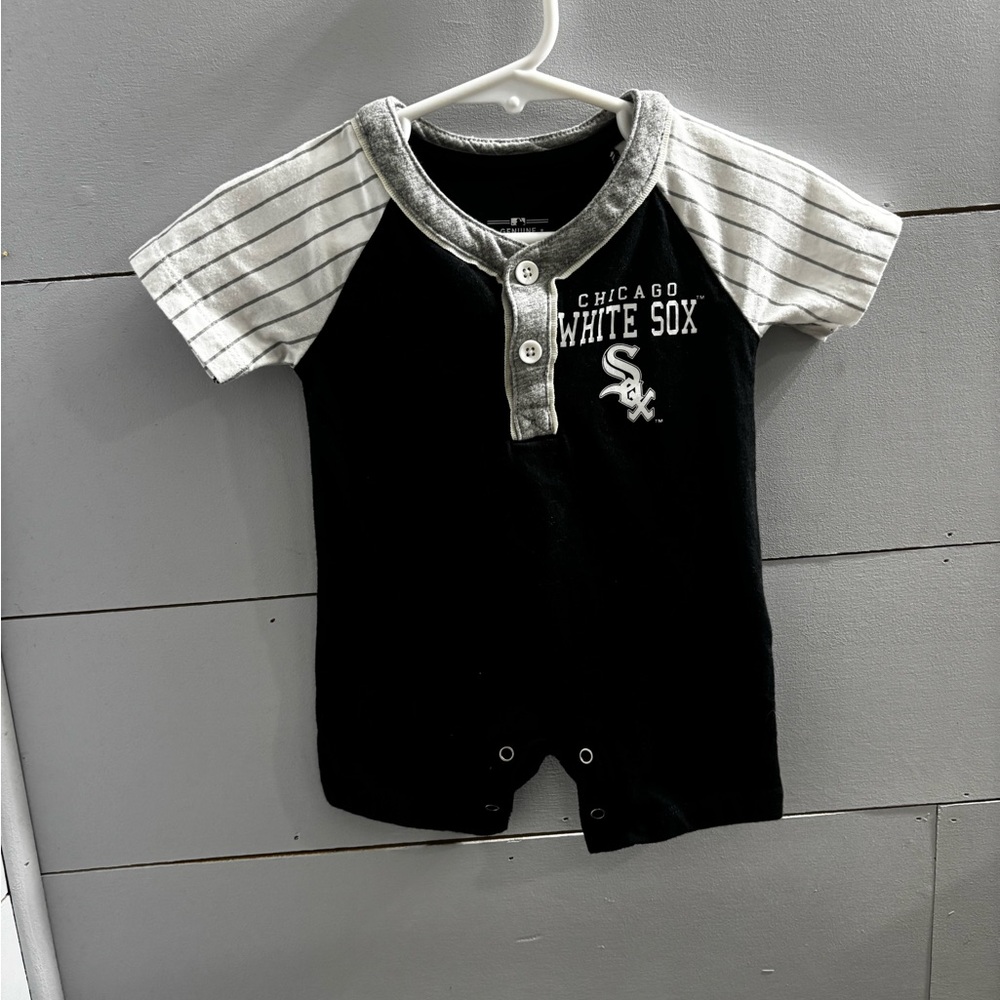 Chicago White Sox Black and Gray Infant Outfit